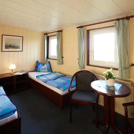 Hotelschiff Stinne 호텔 부스트로우