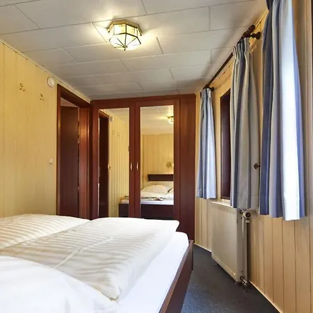 Hotelschiff Stinne *
