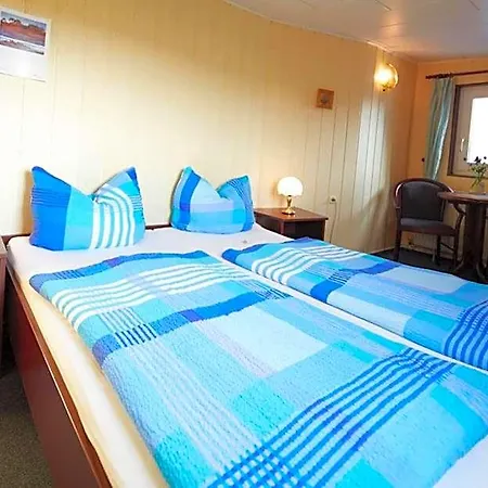 Hotelschiff Stinne Вустров